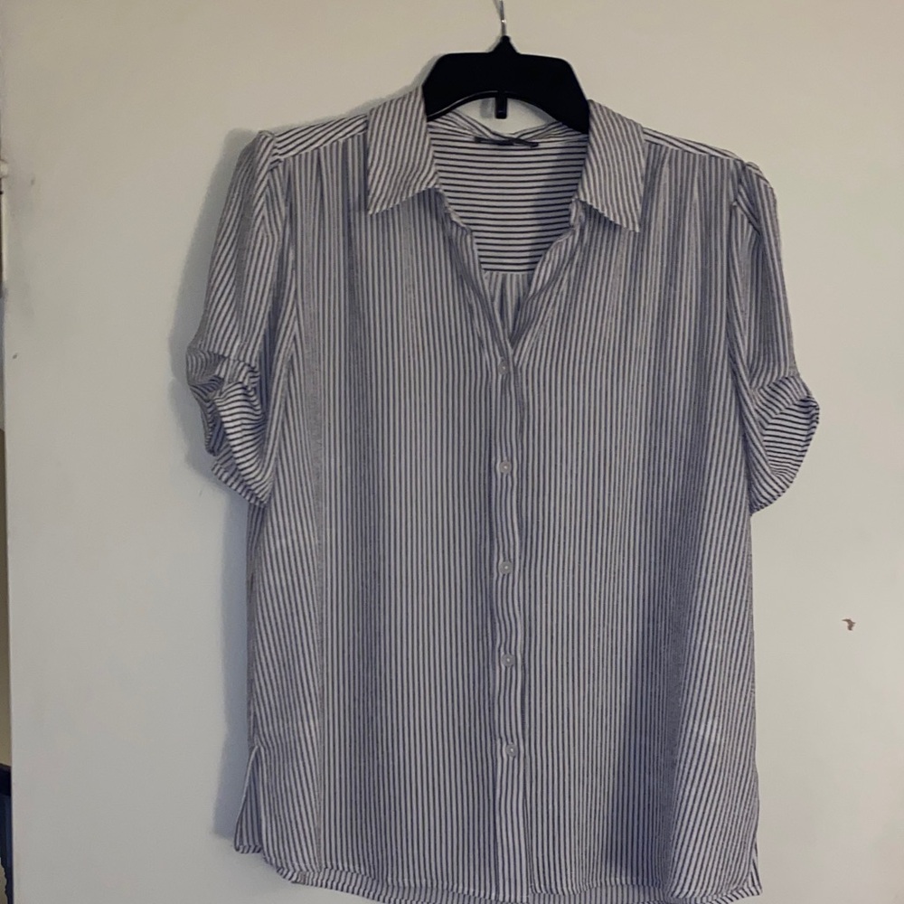 4 for 20.00 ❤️Adrianna Papell Black and White Striped Top